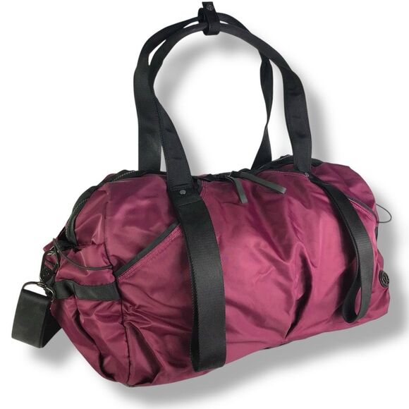 Lululemon Athletica Extra Mile Duffle Gym Yoga Travel Bag Weekender Crossbody - Picture 3 of 16